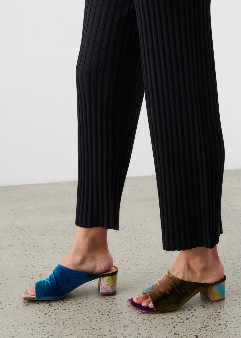 DD285 Velvet Mules